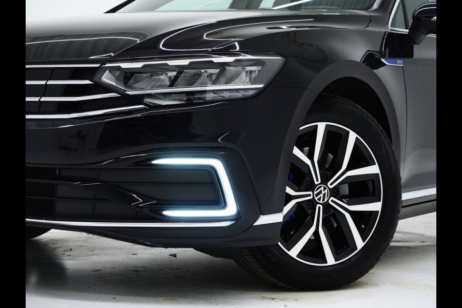 Volkswagen Passat Variant 1.4 TSI PHEV GTE | Panoramadak | Trekhaak | Massage | Camera | Adaptive Cruise | Carplay