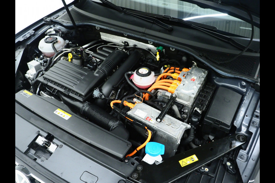 Volkswagen Passat Variant 1.4 TSI PHEV GTE | Panoramadak | Trekhaak | Massage | Camera | Adaptive Cruise | Carplay