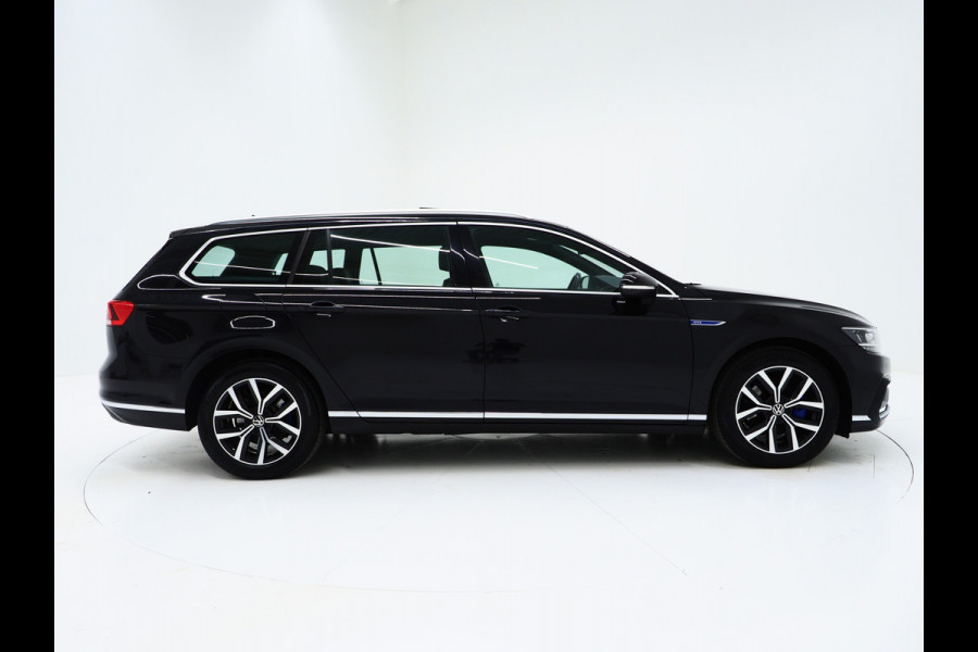 Volkswagen Passat Variant 1.4 TSI PHEV GTE | Panoramadak | Trekhaak | Massage | Camera | Adaptive Cruise | Carplay