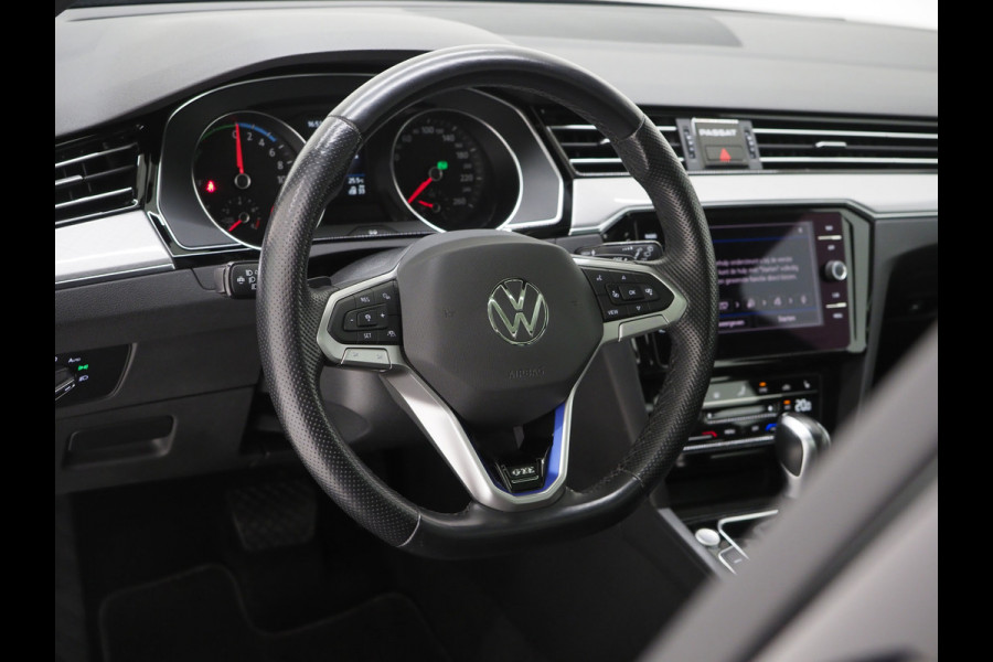 Volkswagen Passat Variant 1.4 TSI PHEV GTE | Panoramadak | Trekhaak | Massage | Camera | Adaptive Cruise | Carplay