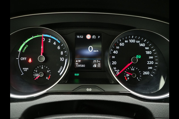 Volkswagen Passat Variant 1.4 TSI PHEV GTE | Panoramadak | Trekhaak | Massage | Camera | Adaptive Cruise | Carplay
