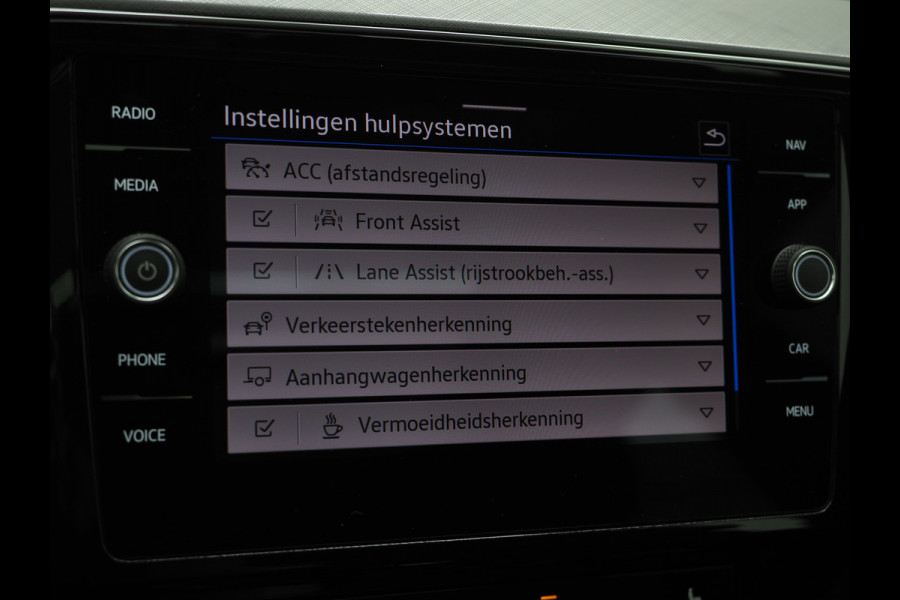 Volkswagen Passat Variant 1.4 TSI PHEV GTE | Panoramadak | Trekhaak | Massage | Camera | Adaptive Cruise | Carplay