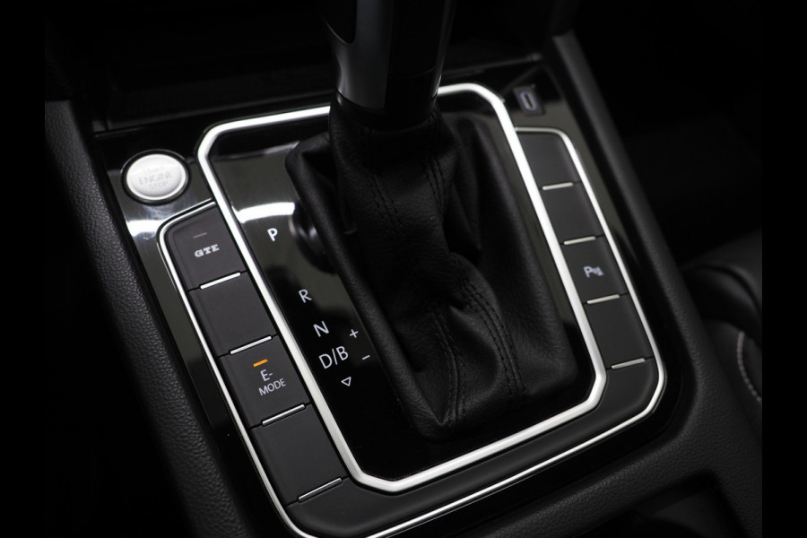 Volkswagen Passat Variant 1.4 TSI PHEV GTE | Panoramadak | Trekhaak | Massage | Camera | Adaptive Cruise | Carplay