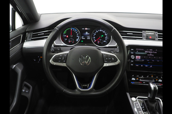 Volkswagen Passat Variant 1.4 TSI PHEV GTE | Panoramadak | Trekhaak | Massage | Camera | Adaptive Cruise | Carplay