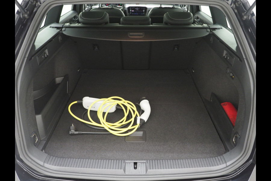 Volkswagen Passat Variant 1.4 TSI PHEV GTE | Panoramadak | Trekhaak | Massage | Camera | Adaptive Cruise | Carplay