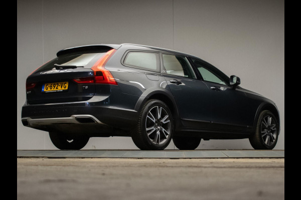 Volvo V90 Cross Country 2.0 T5 Pro Sport (APPLE CARPLAY,NAVI,HEAD-UP DISPLAY,CAMERA,STOEL/STUUR VERWARMING,MEMORY STOELEN,PDC,DAB)