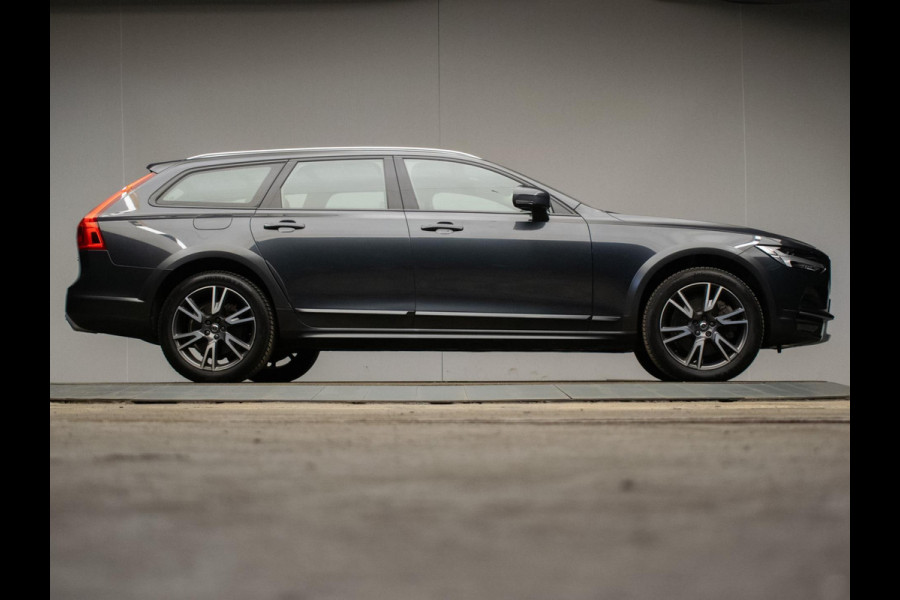 Volvo V90 Cross Country 2.0 T5 Pro Sport (APPLE CARPLAY,NAVI,HEAD-UP DISPLAY,CAMERA,STOEL/STUUR VERWARMING,MEMORY STOELEN,PDC,DAB)