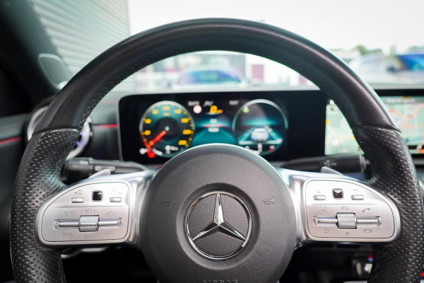 Mercedes-Benz A-Klasse AMG 35 4MATIC Edition 1 / Pano / Adaptive Cruise / Burmester