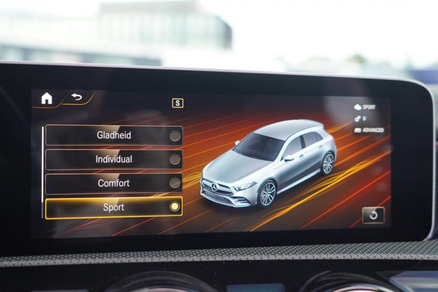 Mercedes-Benz A-Klasse AMG 35 4MATIC Edition 1 / Pano / Adaptive Cruise / Burmester