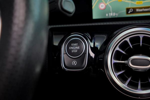 Mercedes-Benz A-Klasse AMG 35 4MATIC Edition 1 / Pano / Adaptive Cruise / Burmester