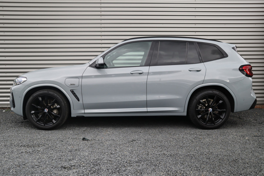 BMW X3 xDrive30e M-Sport Panorama / 360 camera / Head-Up / Trekhaak / HiFi / Blackline /