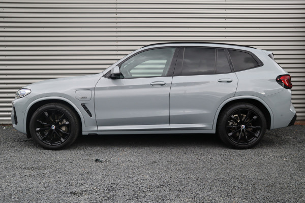 BMW X3 xDrive30e M-Sport Panorama / 360 camera / Head-Up / Trekhaak / HiFi / Blackline /