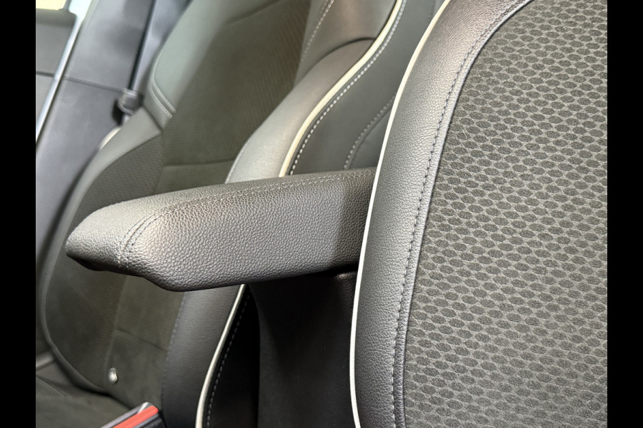 Renault Clio 1.3 TCe 130 PK | Edition One | VERKOCHT! Groot navi | Bose | 17" | Camera | Stuur & Stoel verwarming | 100% Onderhouden!