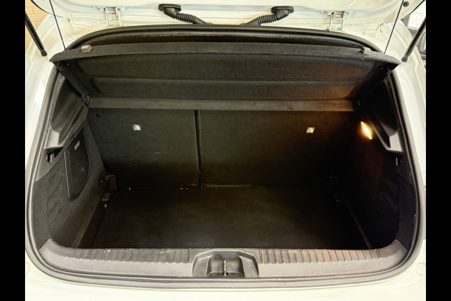 Renault Clio 1.3 TCe 130 PK | Edition One | VERKOCHT! Groot navi | Bose | 17" | Camera | Stuur & Stoel verwarming | 100% Onderhouden!