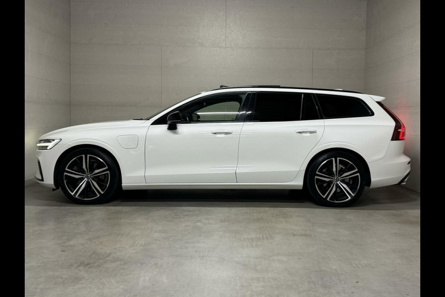 Volvo V60 2.0 T8 Recharge AWD R-Design Pano H/K Trekh. CarPlay