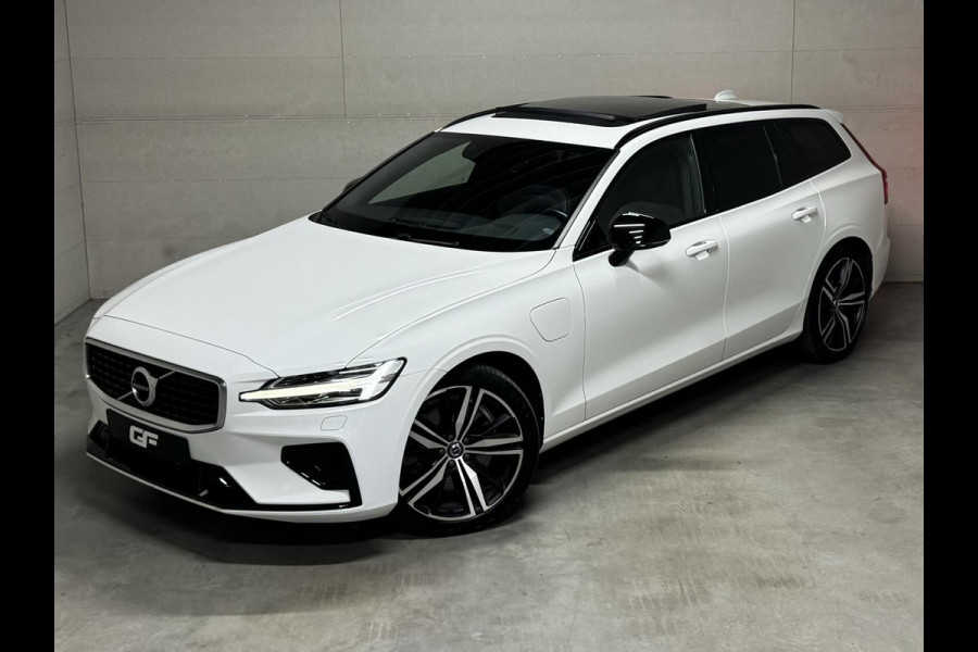 Volvo V60 2.0 T8 Recharge AWD R-Design Pano H/K Trekh. CarPlay