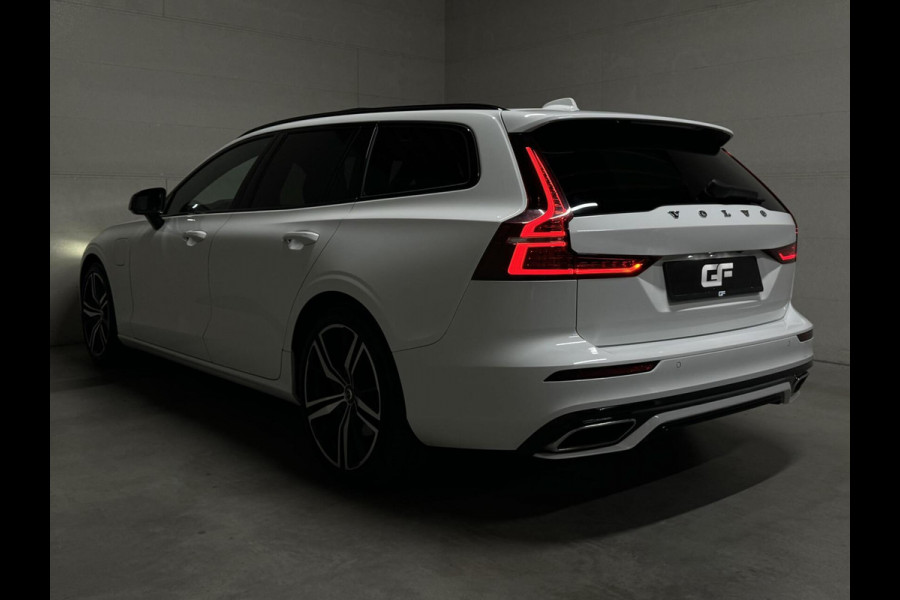 Volvo V60 2.0 T8 Recharge AWD R-Design Pano H/K Trekh. CarPlay