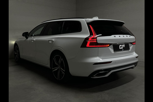 Volvo V60 2.0 T8 Recharge AWD R-Design Pano H/K Trekh. CarPlay