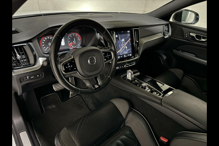 Volvo V60 2.0 T8 Recharge AWD R-Design Pano H/K Trekh. CarPlay