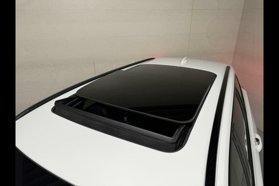 Volvo V60 2.0 T8 Recharge AWD R-Design Pano H/K Trekh. CarPlay