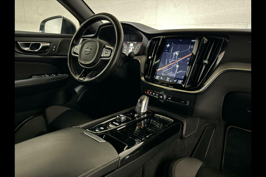 Volvo V60 2.0 T8 Recharge AWD R-Design Pano H/K Trekh. CarPlay