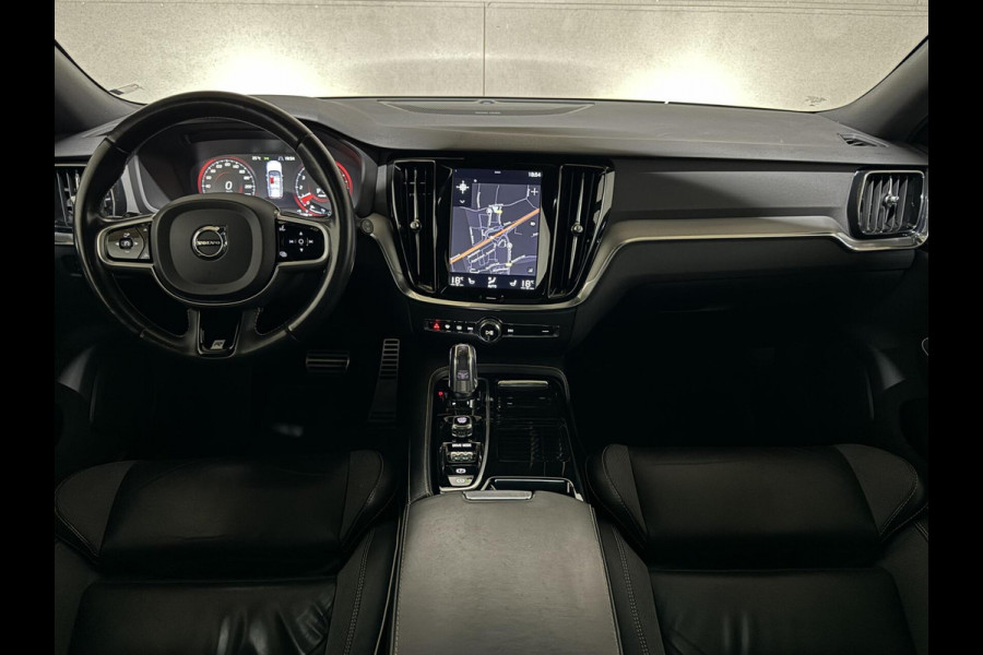 Volvo V60 2.0 T8 Recharge AWD R-Design Pano H/K Trekh. CarPlay