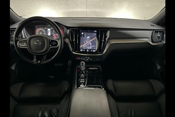 Volvo V60 2.0 T8 Recharge AWD R-Design Pano H/K Trekh. CarPlay