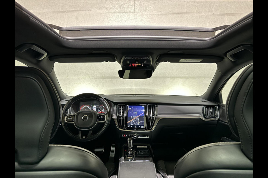 Volvo V60 2.0 T8 Recharge AWD R-Design Pano H/K Trekh. CarPlay
