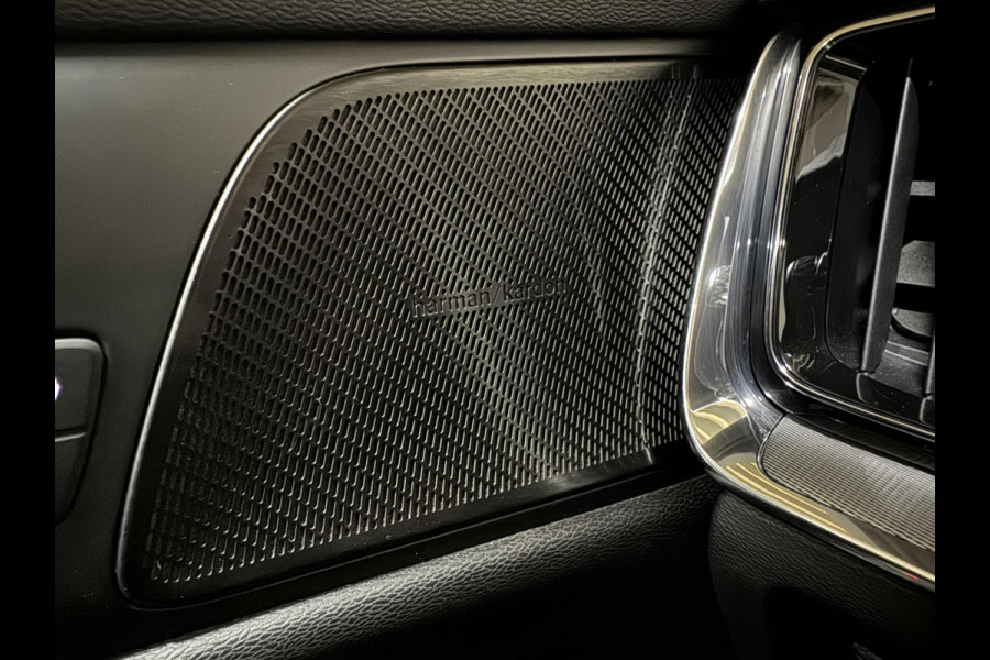 Volvo V60 2.0 T8 Recharge AWD R-Design Pano H/K Trekh. CarPlay