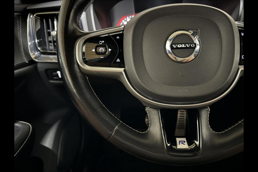 Volvo V60 2.0 T8 Recharge AWD R-Design Pano H/K Trekh. CarPlay