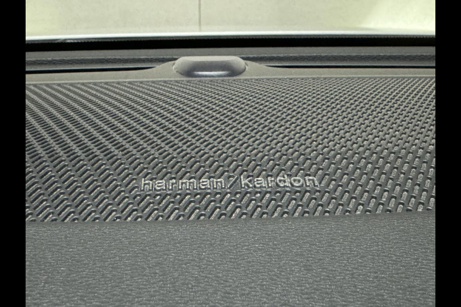Volvo V60 2.0 T8 Recharge AWD R-Design Pano H/K Trekh. CarPlay
