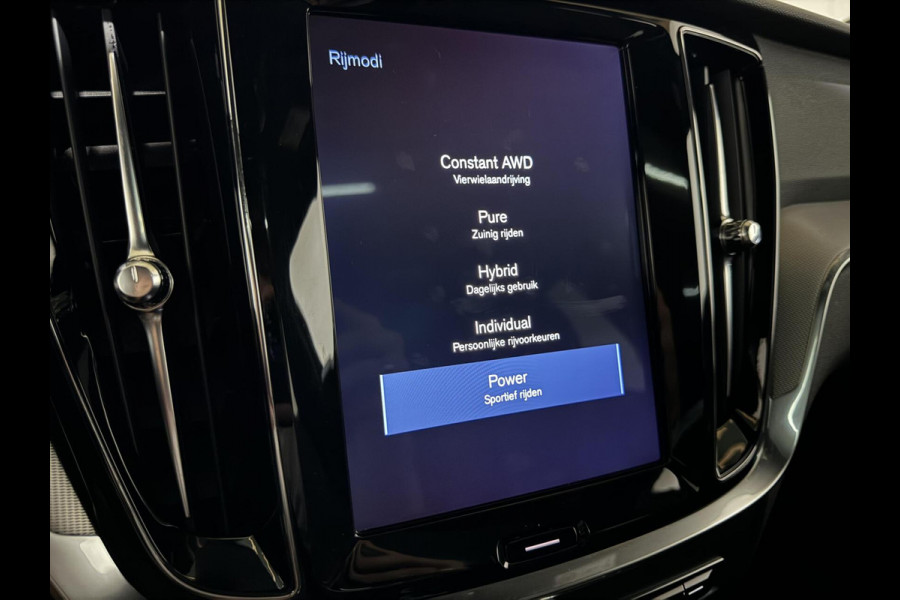Volvo V60 2.0 T8 Recharge AWD R-Design Pano H/K Trekh. CarPlay