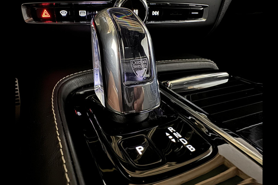 Volvo V60 2.0 T8 Recharge AWD R-Design Pano H/K Trekh. CarPlay