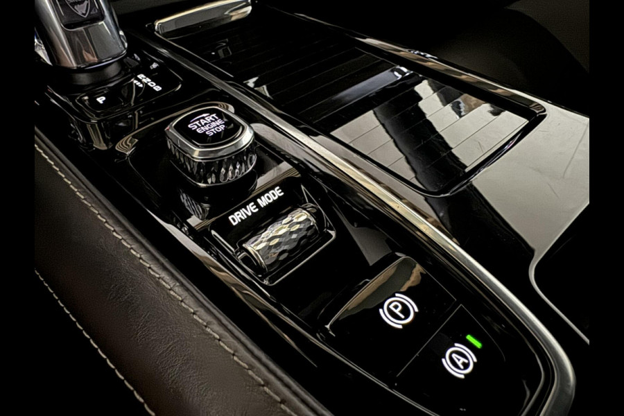 Volvo V60 2.0 T8 Recharge AWD R-Design Pano H/K Trekh. CarPlay