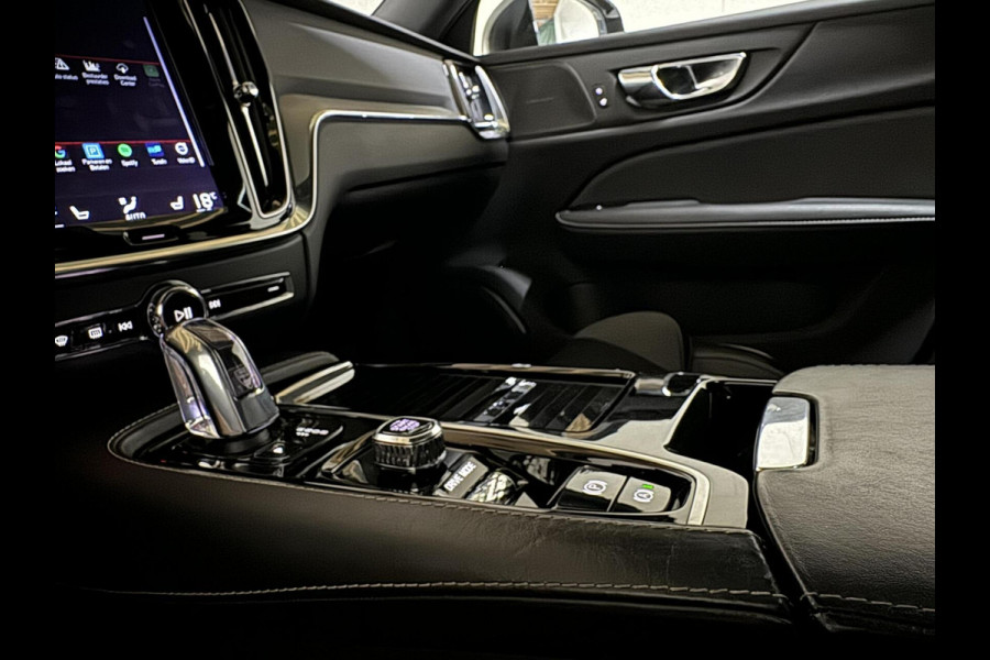 Volvo V60 2.0 T8 Recharge AWD R-Design Pano H/K Trekh. CarPlay