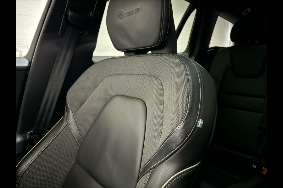 Volvo V60 2.0 T8 Recharge AWD R-Design Pano H/K Trekh. CarPlay