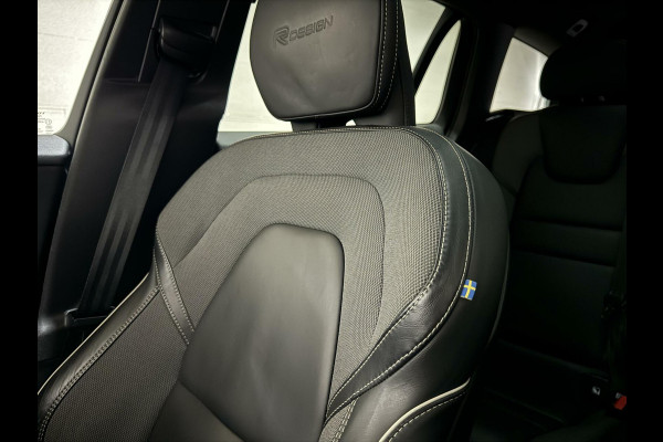 Volvo V60 2.0 T8 Recharge AWD R-Design Pano H/K Trekh. CarPlay