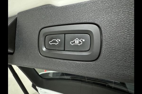 Volvo V60 2.0 T8 Recharge AWD R-Design Pano H/K Trekh. CarPlay