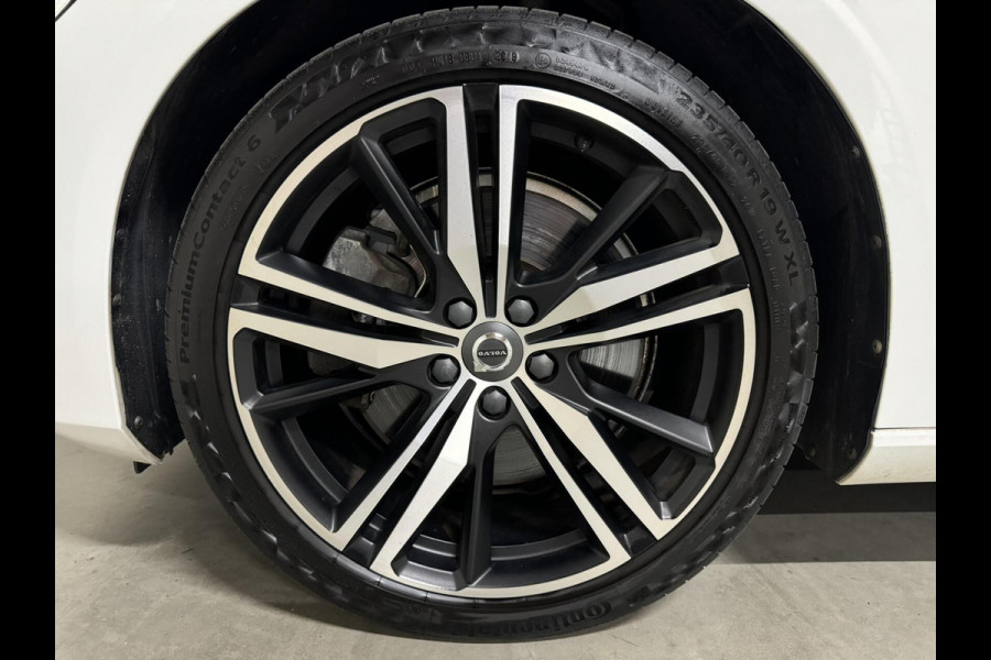 Volvo V60 2.0 T8 Recharge AWD R-Design Pano H/K Trekh. CarPlay