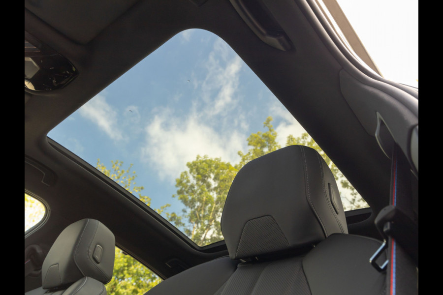 BMW i5 xDrive40 - M-Sport Pro - Pano - Trekhaak - ACC - Stoelventilatie