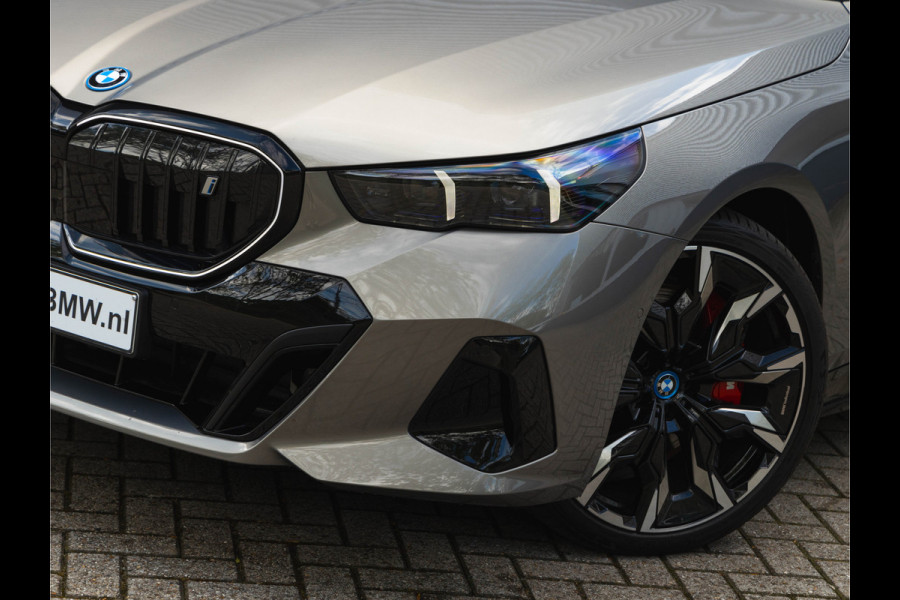BMW i5 xDrive40 - M-Sport Pro - Pano - Trekhaak - ACC - Stoelventilatie