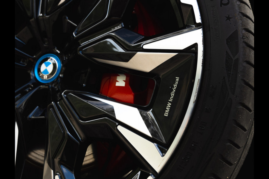 BMW i5 xDrive40 - M-Sport Pro - Pano - Trekhaak - ACC - Stoelventilatie