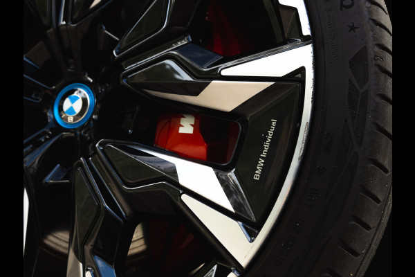 BMW i5 xDrive40 - M-Sport Pro - Pano - Trekhaak - ACC - Stoelventilatie