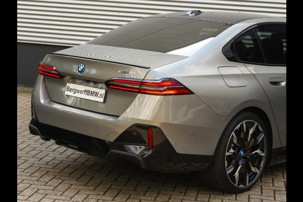 BMW i5 xDrive40 - M-Sport Pro - Pano - Trekhaak - ACC - Stoelventilatie