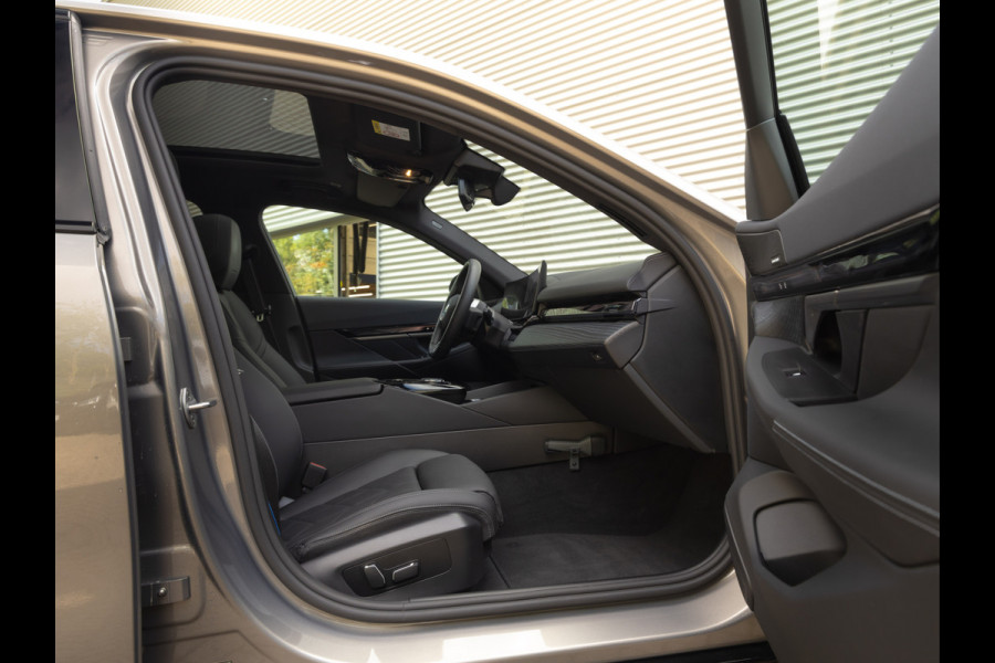 BMW i5 xDrive40 - M-Sport Pro - Pano - Trekhaak - ACC - Stoelventilatie