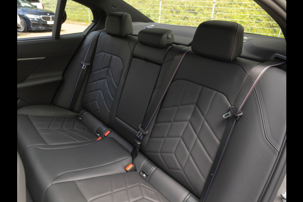 BMW i5 xDrive40 - M-Sport Pro - Pano - Trekhaak - ACC - Stoelventilatie