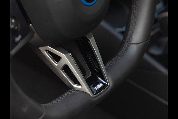 BMW i5 xDrive40 - M-Sport Pro - Pano - Trekhaak - ACC - Stoelventilatie