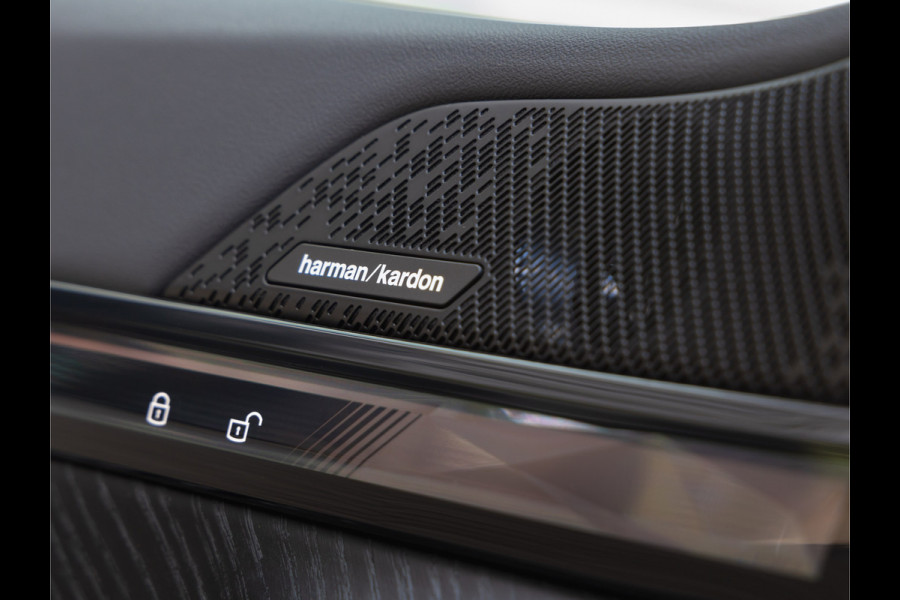 BMW i5 xDrive40 - M-Sport Pro - Pano - Trekhaak - ACC - Stoelventilatie