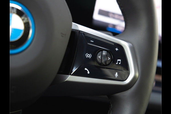BMW i5 xDrive40 - M-Sport Pro - Pano - Trekhaak - ACC - Stoelventilatie