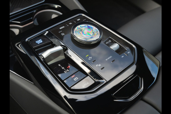 BMW i5 xDrive40 - M-Sport Pro - Pano - Trekhaak - ACC - Stoelventilatie